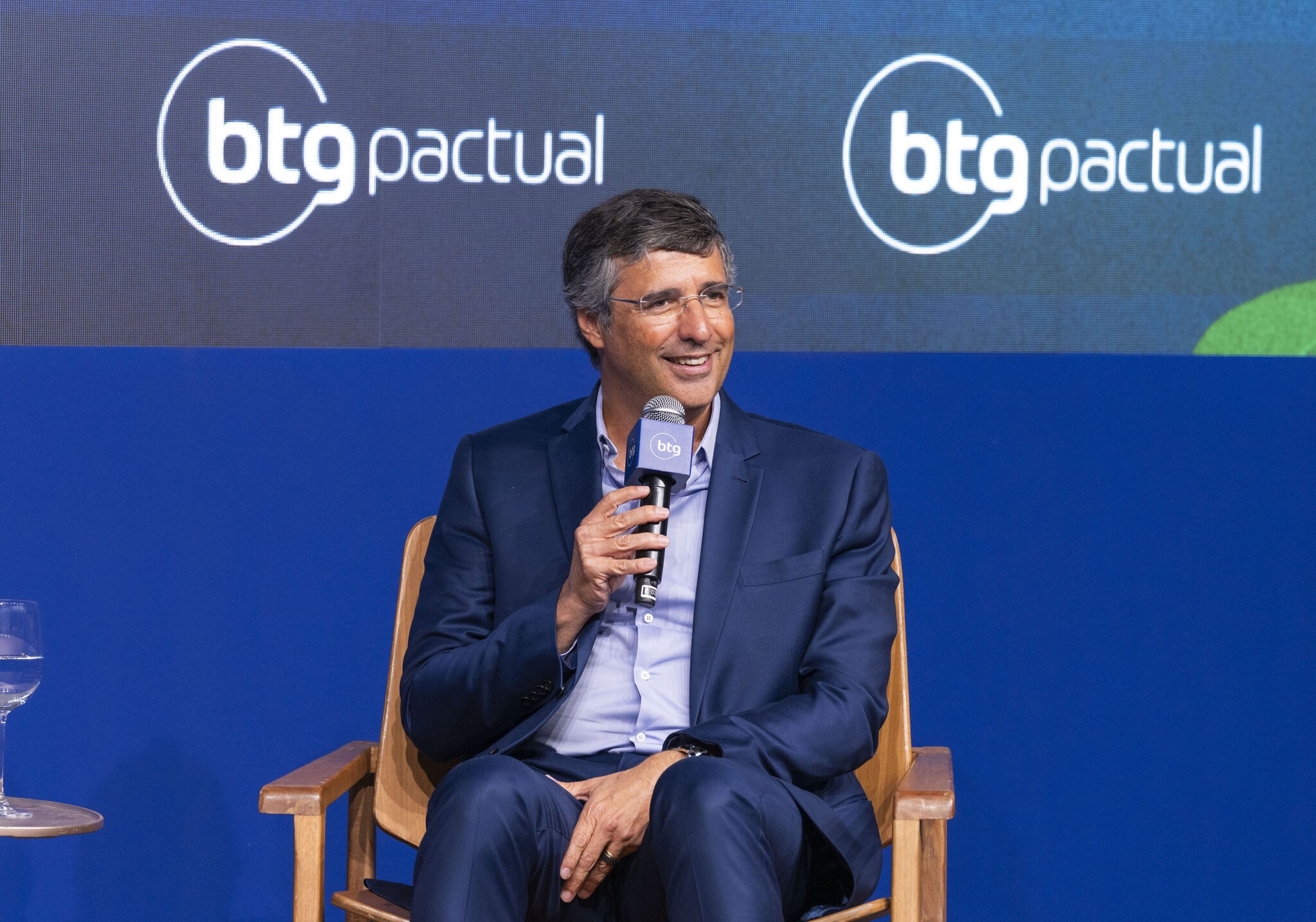 Bilionários brasileiros perdem US$ 14 bilhões após queda do Ibovespa