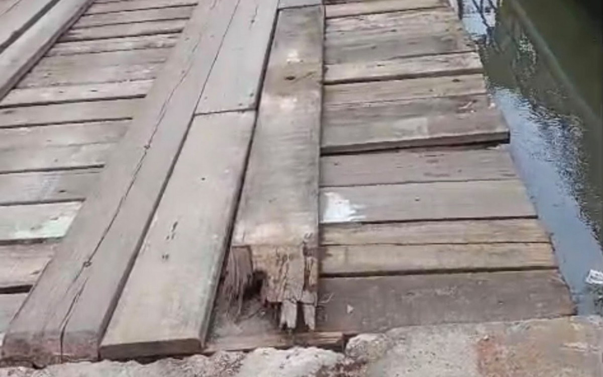 Ponte em Casimiro de Abreu gera polêmica após uso de madeira reciclada