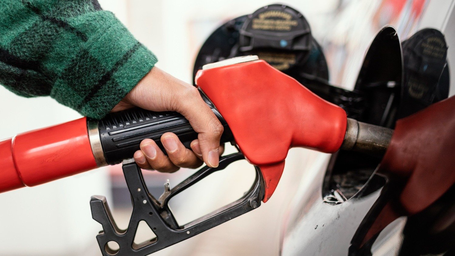 G7 libera reservas estratégicas de petróleo para conter alta nos preços