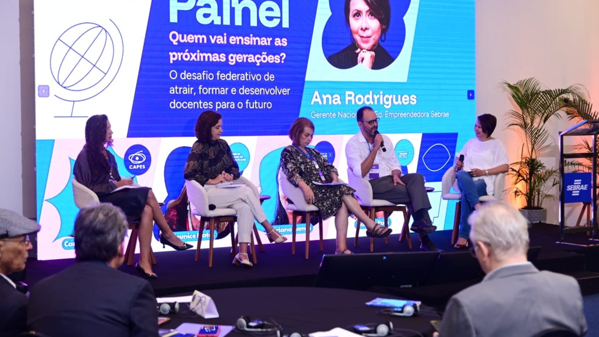 Encontro em Fortaleza discute formação e valorização de professores