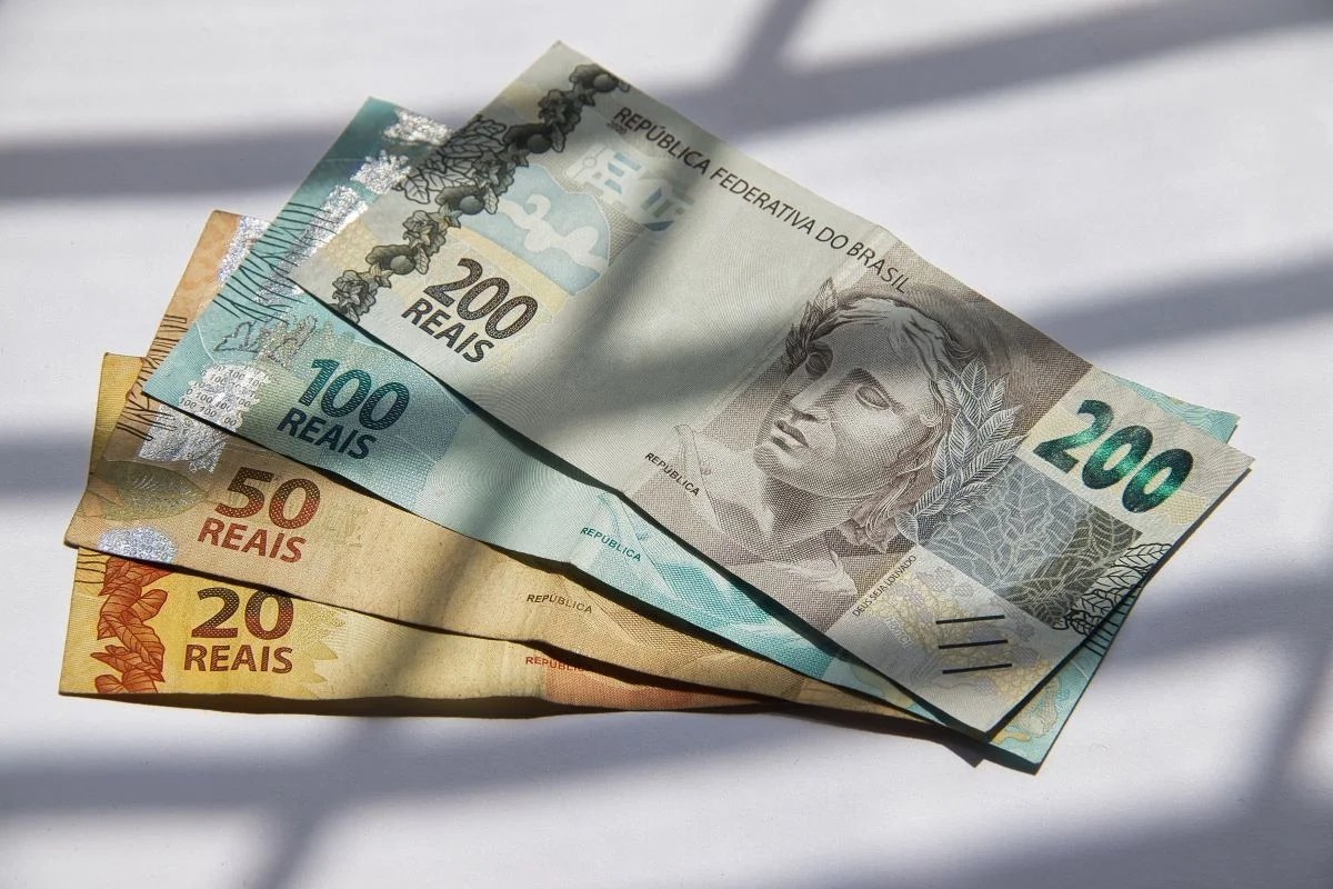 Tesouro Nacional cancela leilões de títulos públicos devido à volatilidade do mercado