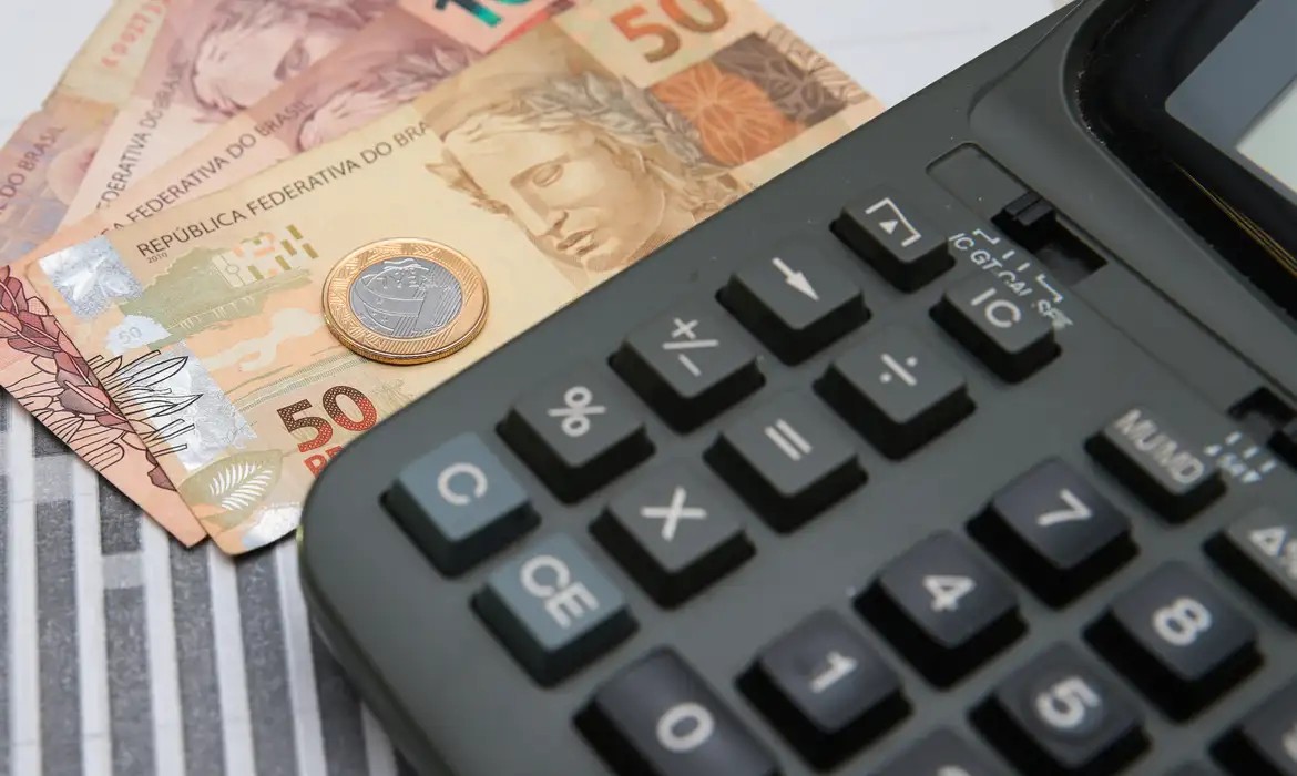 Ibovespa atinge novo recorde intradiário com foco nas eleições