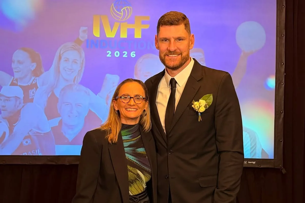 Fabi Alvim e Alison "Mamute" são homenageados no Hall da Fama do Vôlei