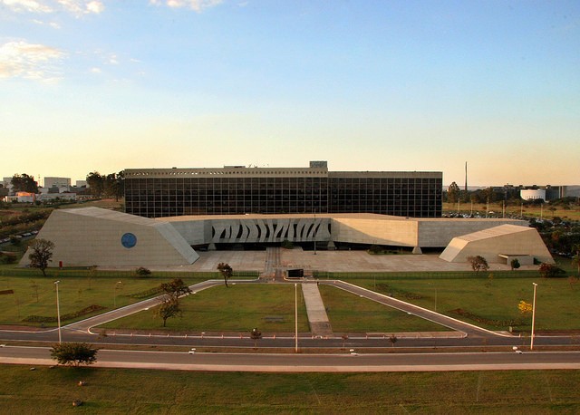 STJ define critérios para indenizações em desapropriações de imóveis