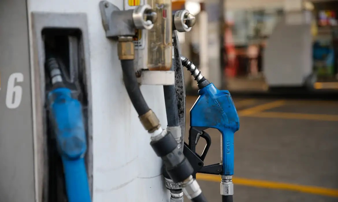 Ministério garante abastecimento de óleo diesel em outubro com oferta superior à demanda