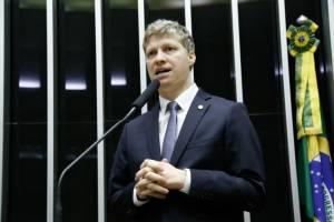 Van Hattem defende Marinho para presidência do Senado e critica Alcolumbre