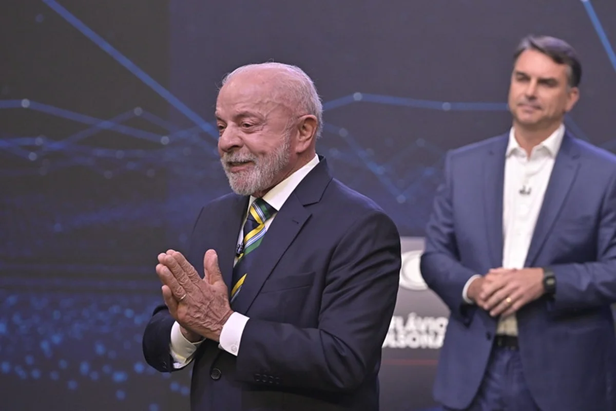 Lula responde a Flávio Bolsonaro sobre segurança pública em debate