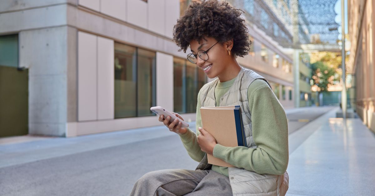 Como realizar pagamentos de mensalidades em universidades estrangeiras pelo celular