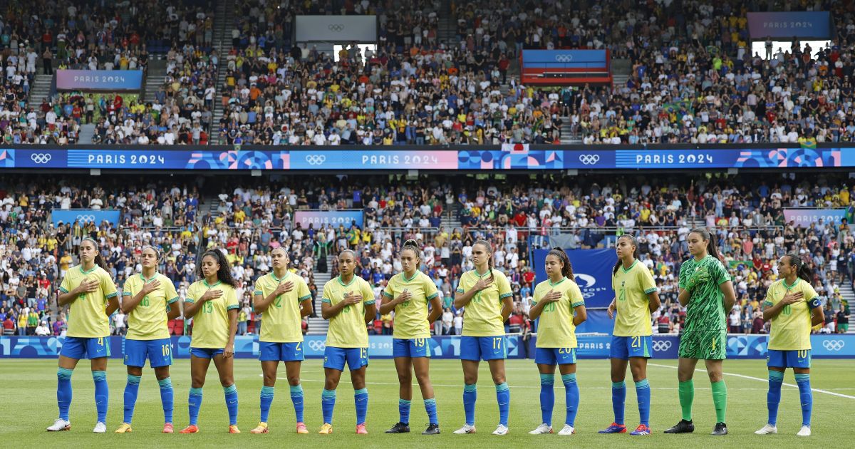 Desafios no futebol feminino: saúde mental e finanças levam jogadoras a considerar saída precoce