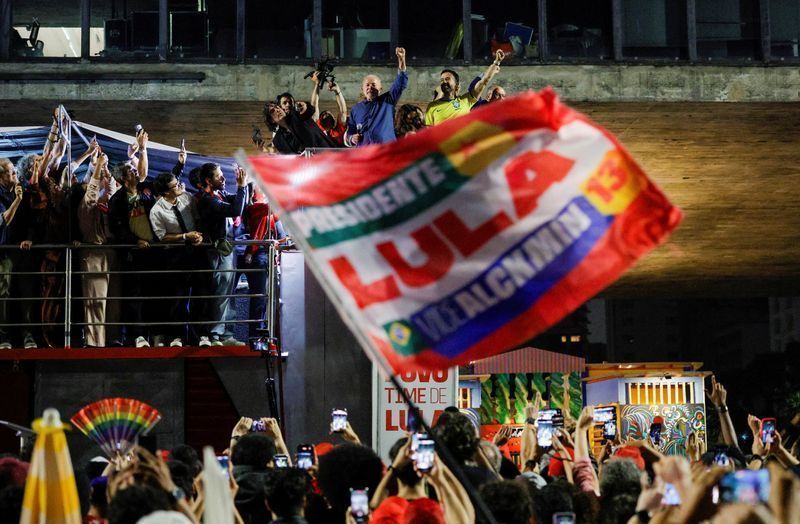 Mercados reagem à reeleição de Lula com queda nas ações e no real